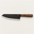 Couteau chef-couperet Braise de Morfil vu de dessus sur fond clair, lame martelée noire et manche en noyer