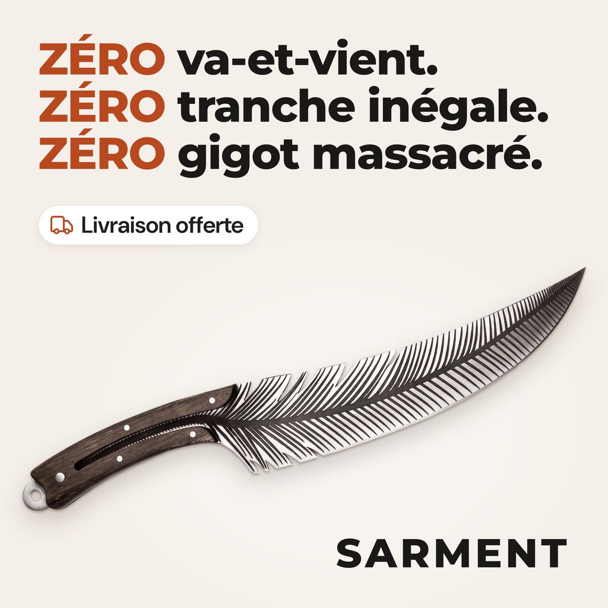 Couteau Sarment à lame en forme de plume sur fond beige, avec « Zéro va-et-vient, zéro tranche inégale, zéro gigot massacré » et « Livraison offerte ».