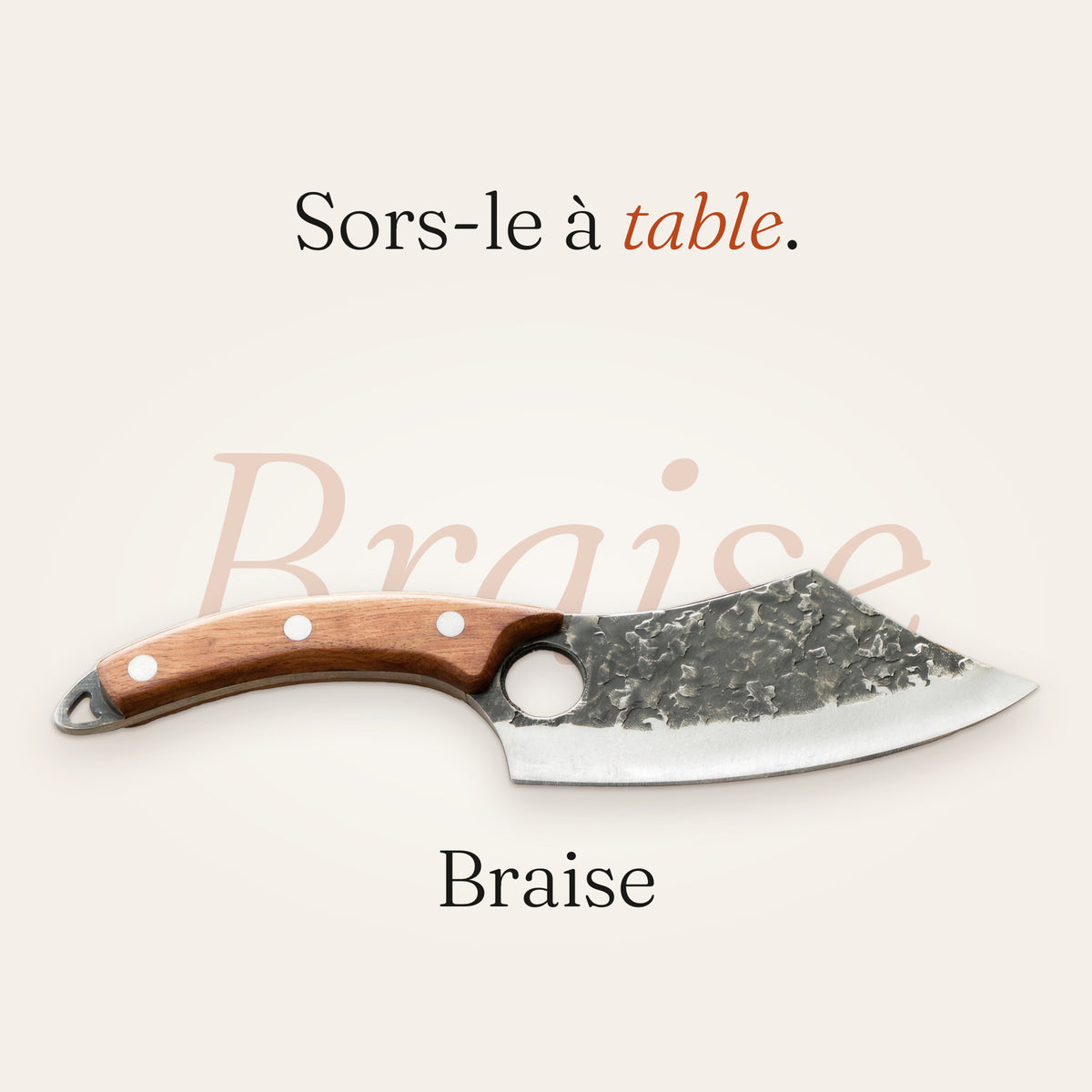 Couteau Braise posé devant son nom écrit en grand, avec la phrase « Sors-le à table ».